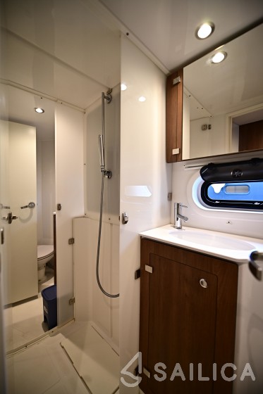 Bali 4.2 - Yacht Charter Sailica
