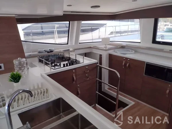 Bali 4.6 - Yacht Charter Sailica