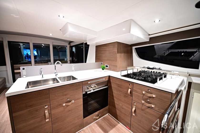 Bali 4.6 - Yacht Charter Sailica