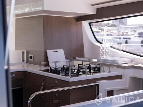 Bali 4.6 - Yacht Charter Sailica