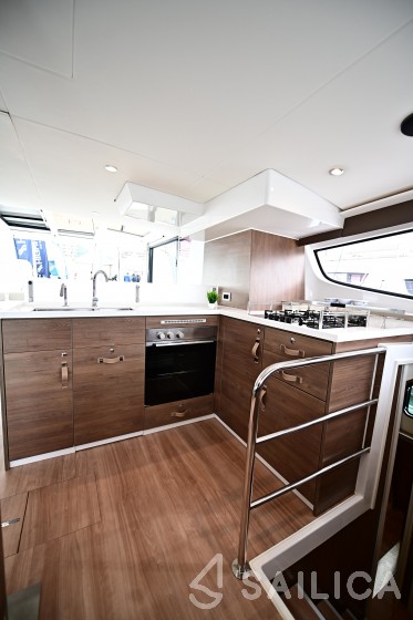 Bali 4.6 - Yacht Charter Sailica