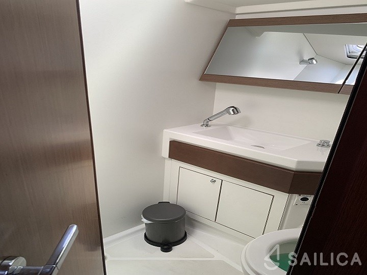 Oceanis 46.1 - Yacht Charter Sailica