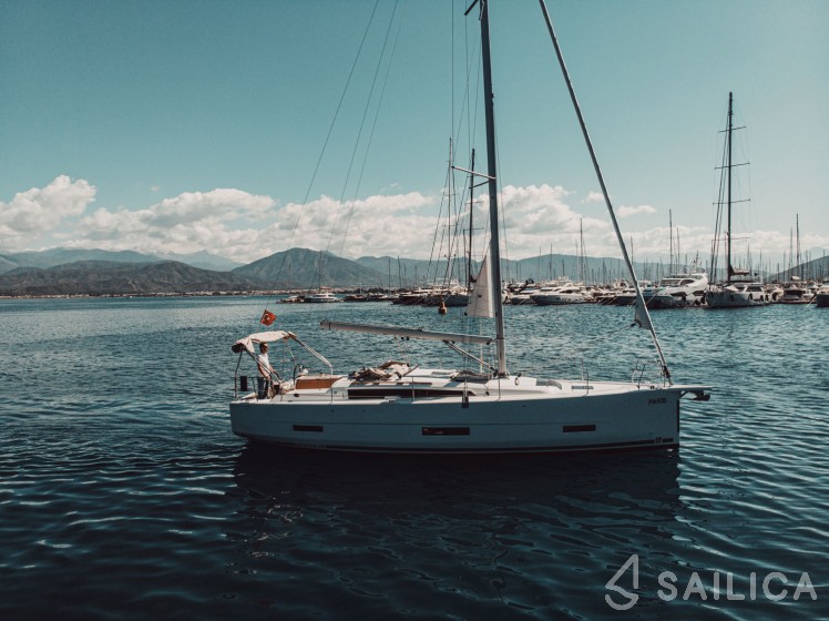 Dufour 390 - Yacht Charter Sailica