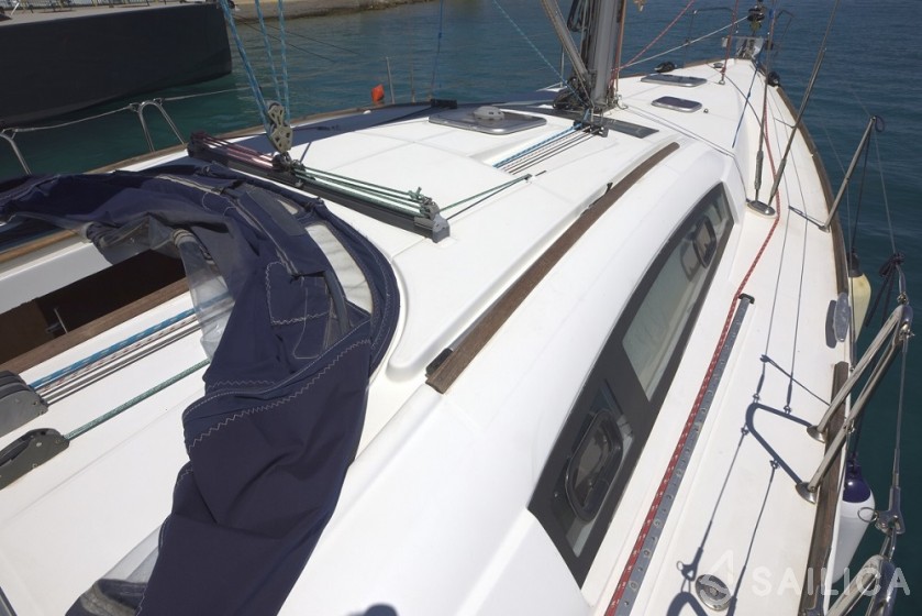 Oceanis 43 - Yacht Charter Sailica