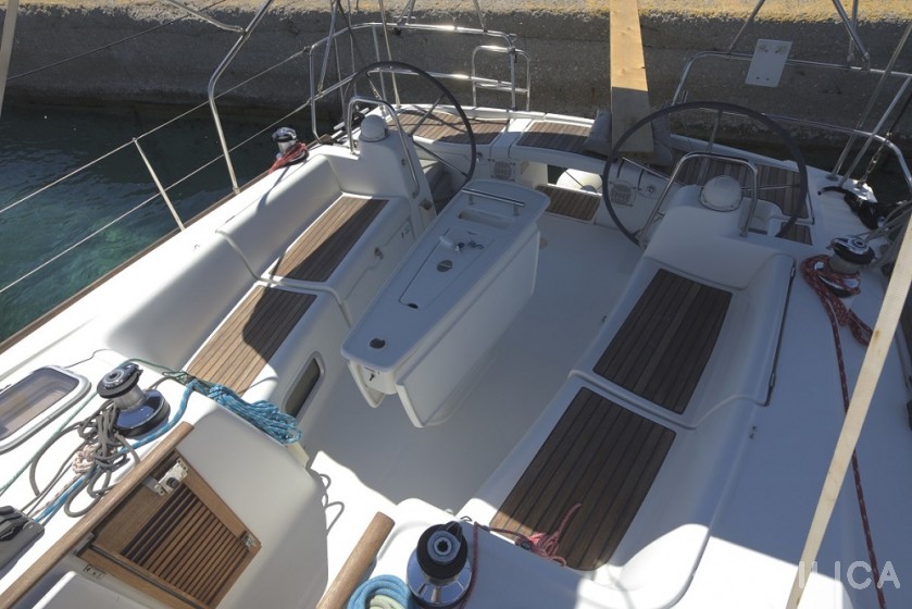 Oceanis 43 - Yacht Charter Sailica