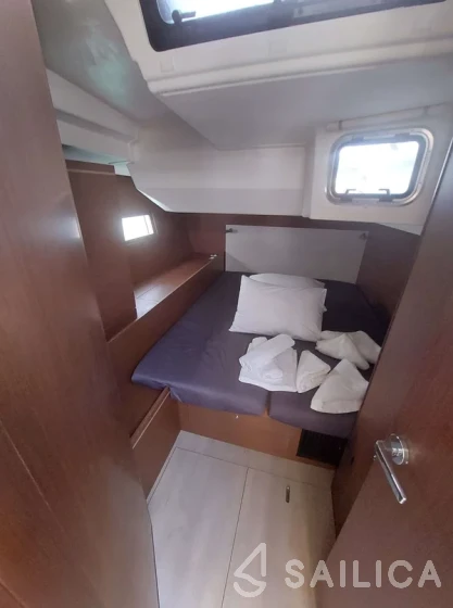 Oceanis 51.1 - Yacht Charter Sailica