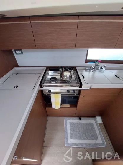 Oceanis 51.1 - Yacht Charter Sailica