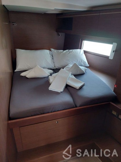 Oceanis 51.1 - Yacht Charter Sailica