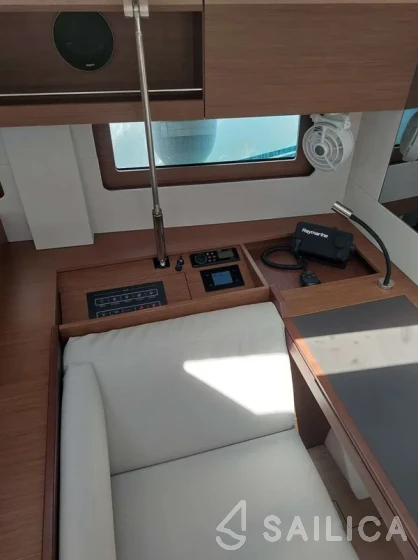 Oceanis 51.1 - Yacht Charter Sailica