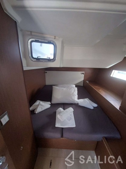 Oceanis 51.1 - Yacht Charter Sailica