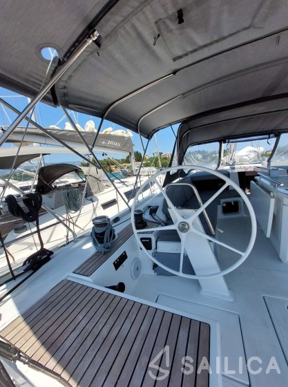 Oceanis 51.1 - Yacht Charter Sailica