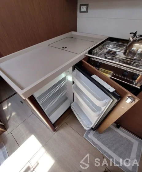 Oceanis 51.1 - Yacht Charter Sailica