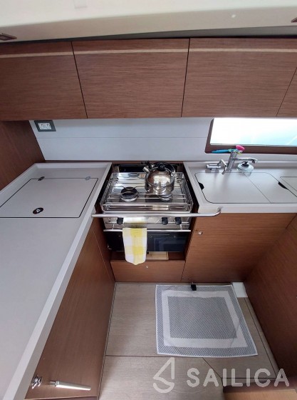 Oceanis 51.1 - Yacht Charter Sailica