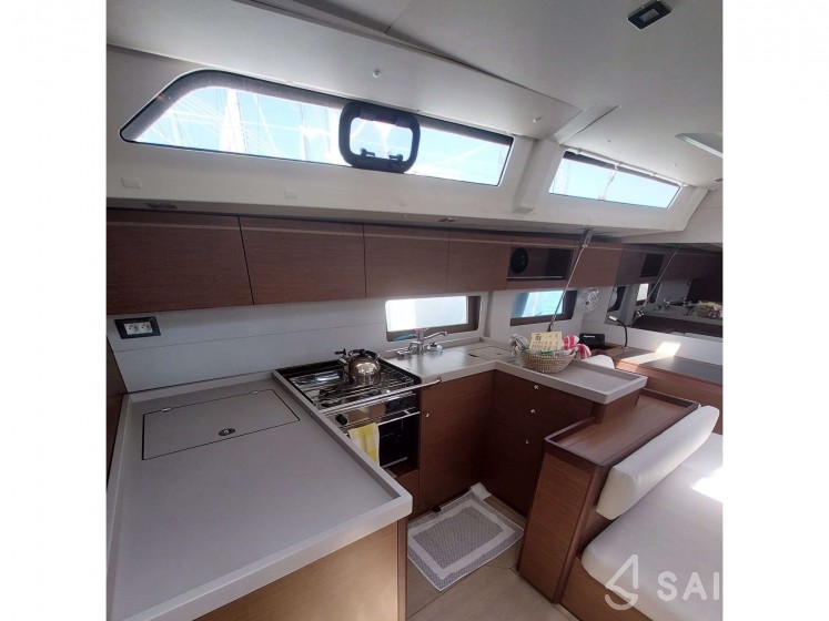 Oceanis 51.1 - Yacht Charter Sailica
