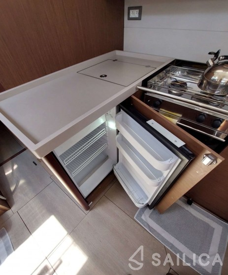 Oceanis 51.1 - Yacht Charter Sailica