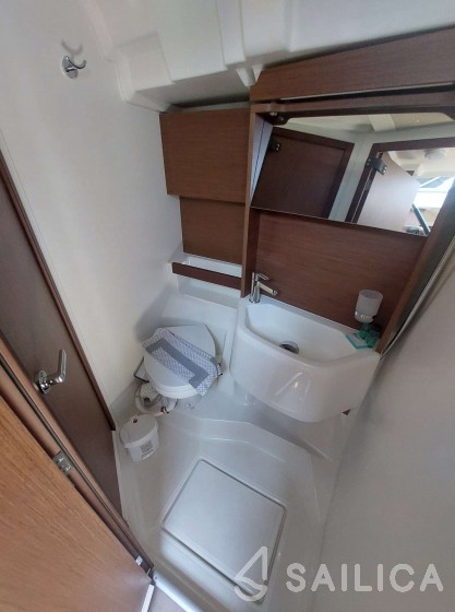 Oceanis 51.1 - Yacht Charter Sailica