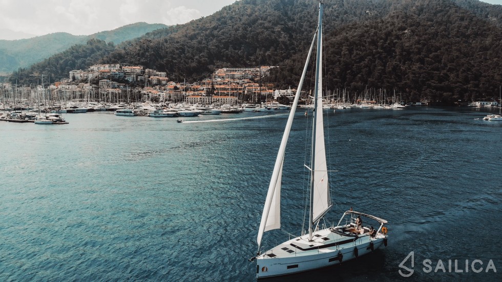 Bavaria C45 Style - Yacht Charter Sailica