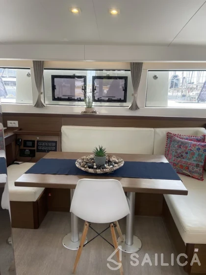 Lagoon 40 - Yacht Charter Sailica