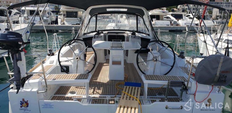 Oceanis 38.1 - Yacht Charter Sailica