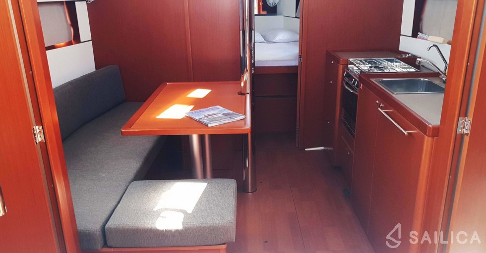 Oceanis 38.1 - Yacht Charter Sailica