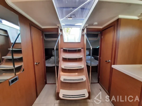 Oceanis 51.1 - Yacht Charter Sailica
