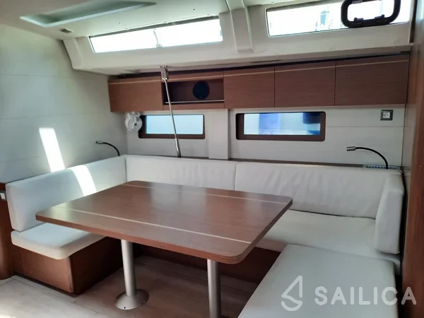 Oceanis 51.1 - Yacht Charter Sailica