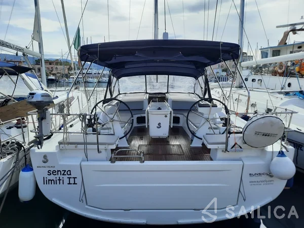 Oceanis 51.1 - Yacht Charter Sailica