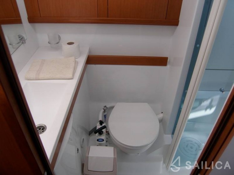 Oceanis 46 - Yacht Charter Sailica