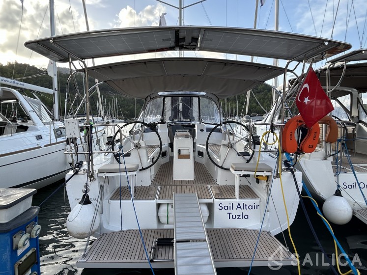 Oceanis 34.1 - Yacht Charter Sailica