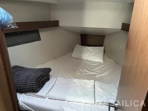 Oceanis 34.1 - Yacht Charter Sailica