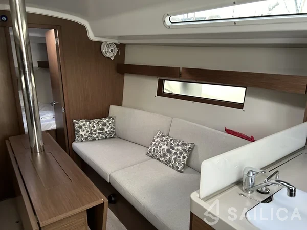 Oceanis 34.1 - Yacht Charter Sailica