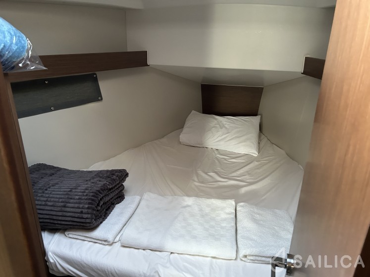 Oceanis 34.1 - Yacht Charter Sailica