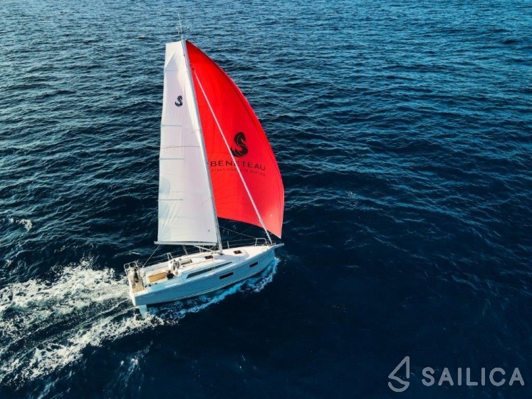 Oceanis 34.1 - Yacht Charter Sailica