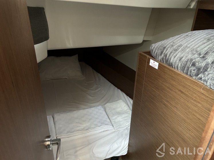 Oceanis 34.1 - Yacht Charter Sailica