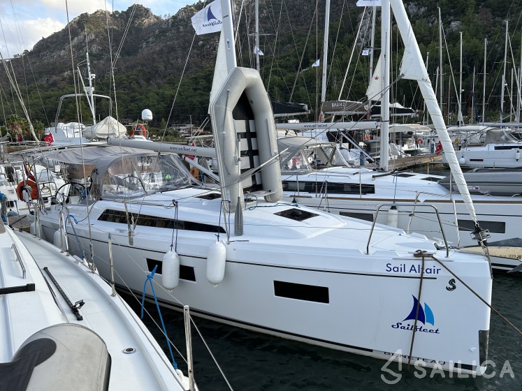 Oceanis 34.1 - Yacht Charter Sailica