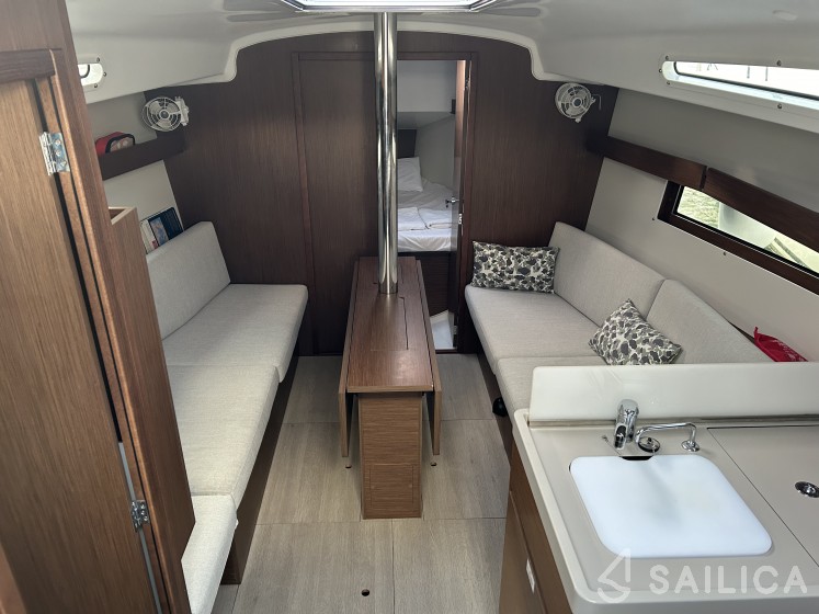 Oceanis 34.1 - Yacht Charter Sailica