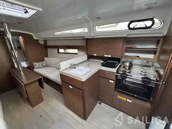 Oceanis 34.1 - Yacht Charter Sailica