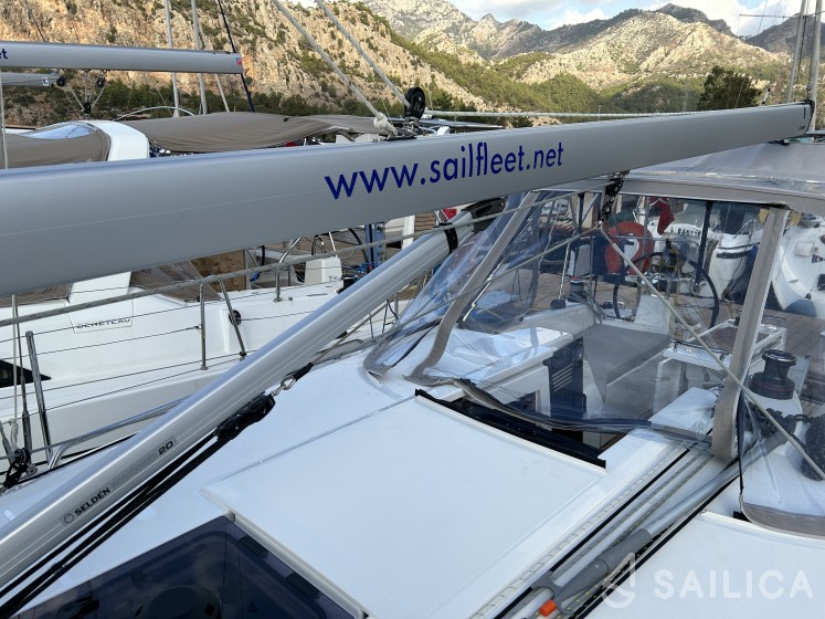 Oceanis 34.1 - Yacht Charter Sailica