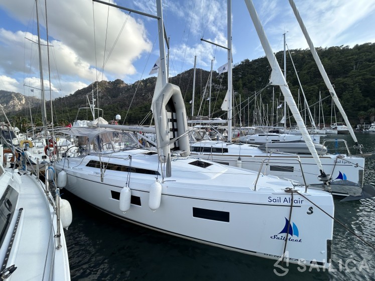 Oceanis 34.1 - Yacht Charter Sailica