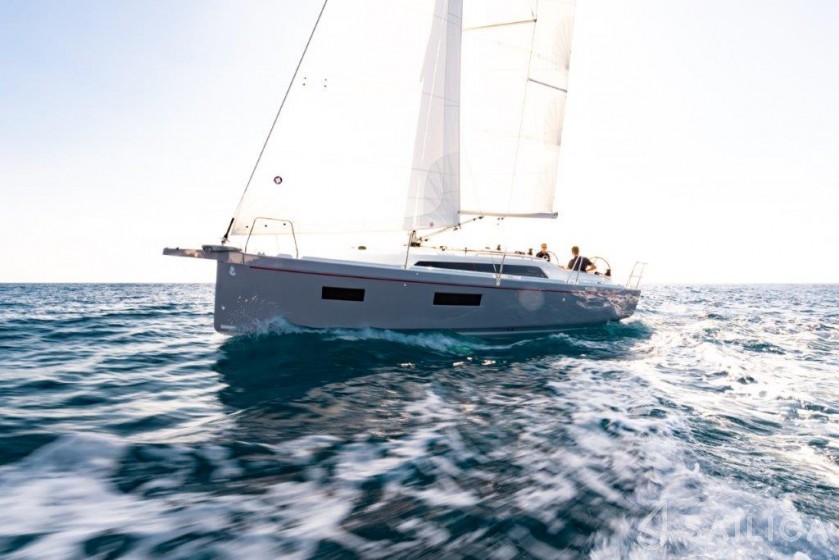 Oceanis 34.1 - Yacht Charter Sailica