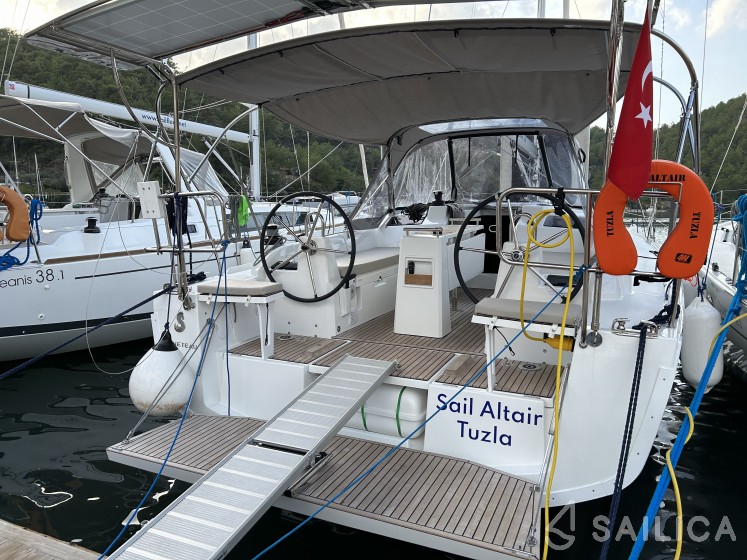 Oceanis 34.1 - Yacht Charter Sailica