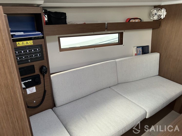 Oceanis 34.1 - Yacht Charter Sailica