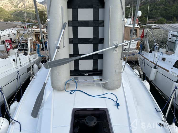 Oceanis 34.1 - Yacht Charter Sailica