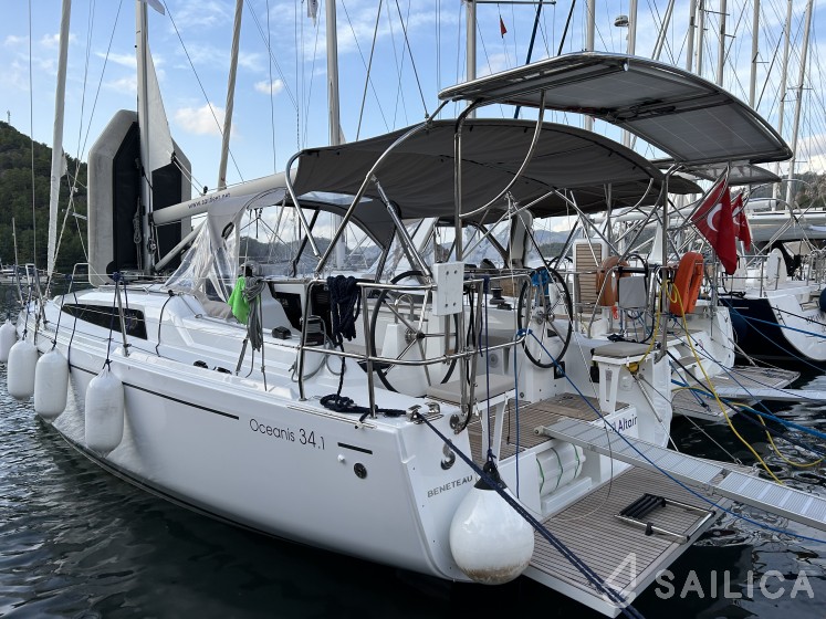 Oceanis 34.1 - Yacht Charter Sailica
