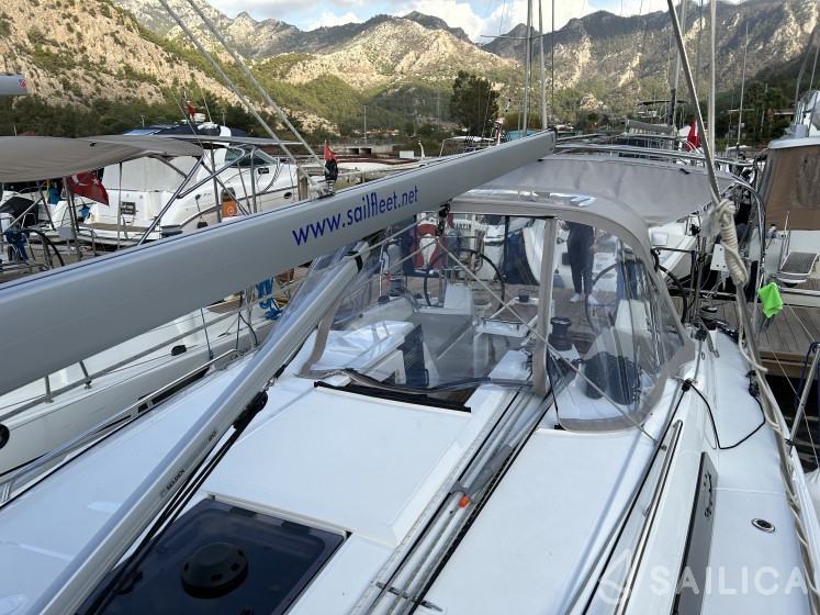 Oceanis 34.1 - Yacht Charter Sailica