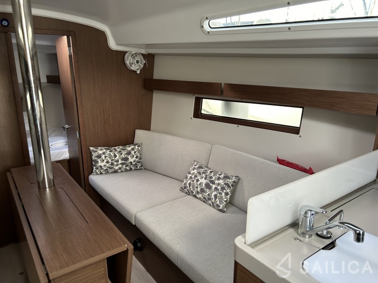 Oceanis 34.1 - Yacht Charter Sailica