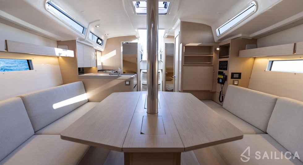 Oceanis 34.1 - Yacht Charter Sailica