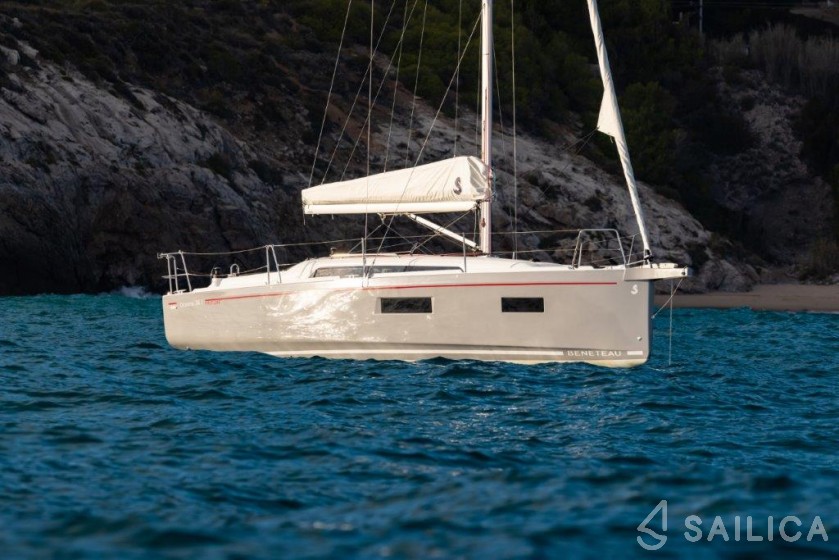 Oceanis 34.1 - Yacht Charter Sailica