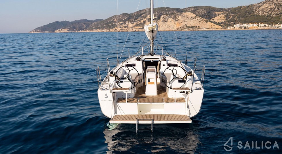 Oceanis 34.1 - Yacht Charter Sailica