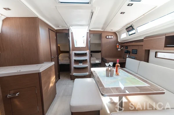 Oceanis 40.1 - Yacht Charter Sailica